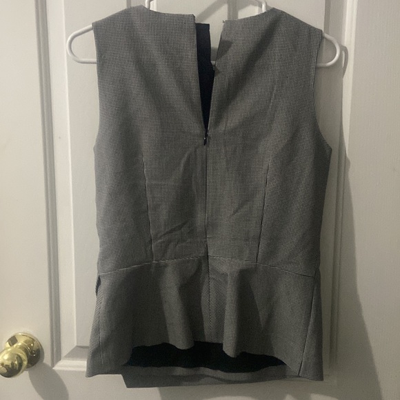 Ann Taylor Petites black and white, sleeveless top in size 4p. - Picture 5 of 7